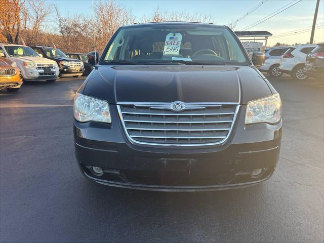 used 2009 Chrysler Town & Country car