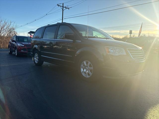 used 2009 Chrysler Town & Country car