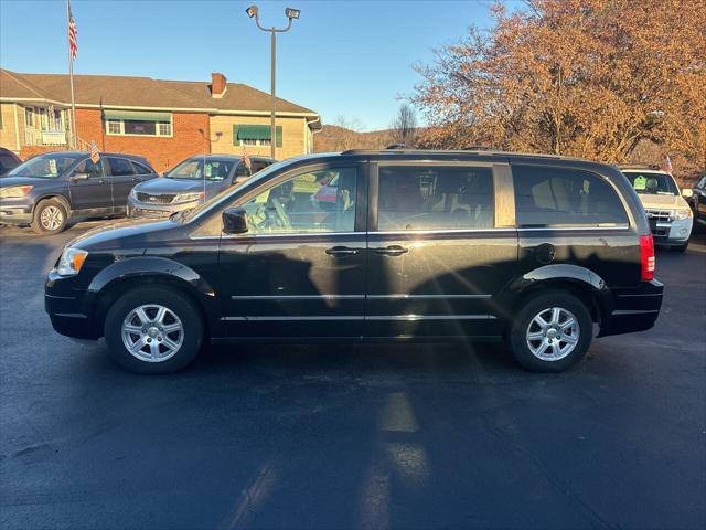 used 2009 Chrysler Town & Country car