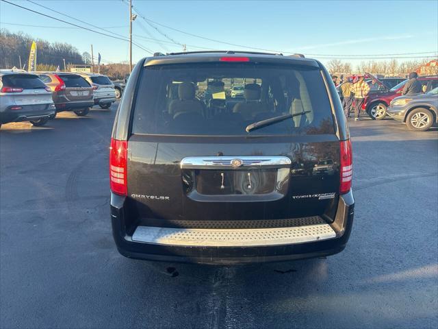 used 2009 Chrysler Town & Country car