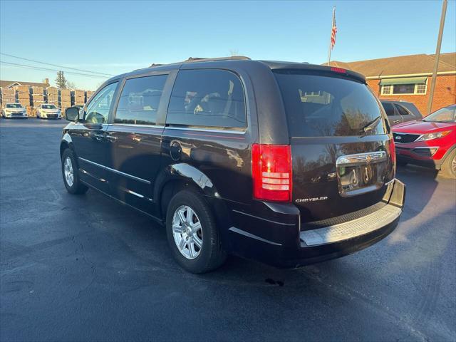 used 2009 Chrysler Town & Country car