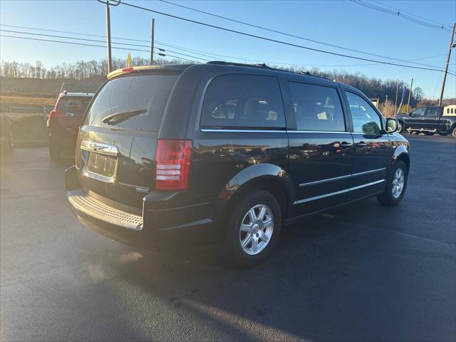 used 2009 Chrysler Town & Country car