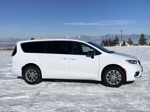 new 2025 Chrysler Pacifica car, priced at $44,450