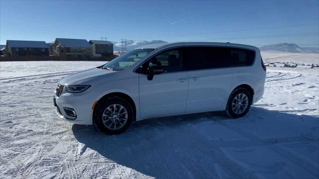 new 2025 Chrysler Pacifica car, priced at $44,450