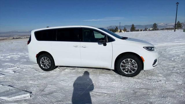 new 2025 Chrysler Pacifica car, priced at $44,450