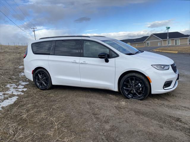 new 2024 Chrysler Pacifica car, priced at $41,240