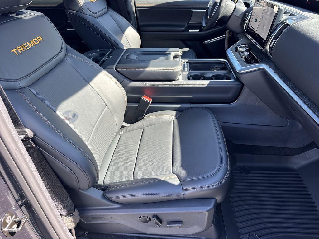 new 2025 Ford Expedition car, priced at $81,678