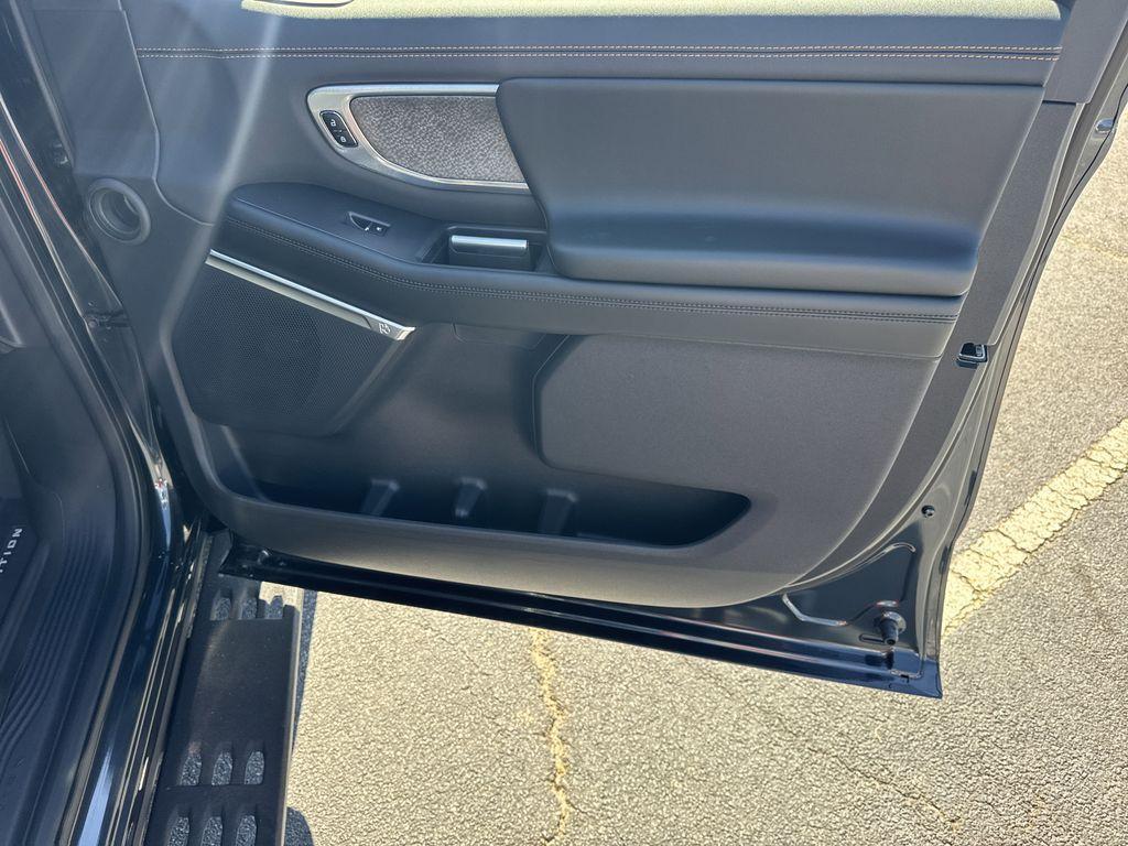 new 2025 Ford Expedition car, priced at $81,678