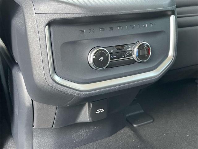 new 2025 Ford Expedition car, priced at $68,210
