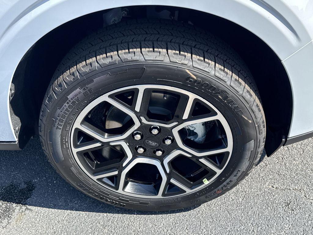 new 2025 Ford Maverick car, priced at $34,995
