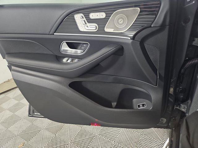 new 2025 Mercedes-Benz GLS 580 car, priced at $126,955