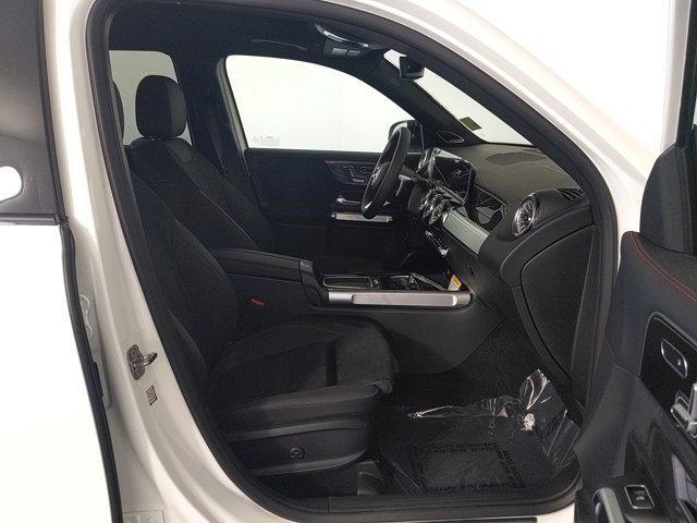 new 2024 Mercedes-Benz GLB 250 car, priced at $54,325