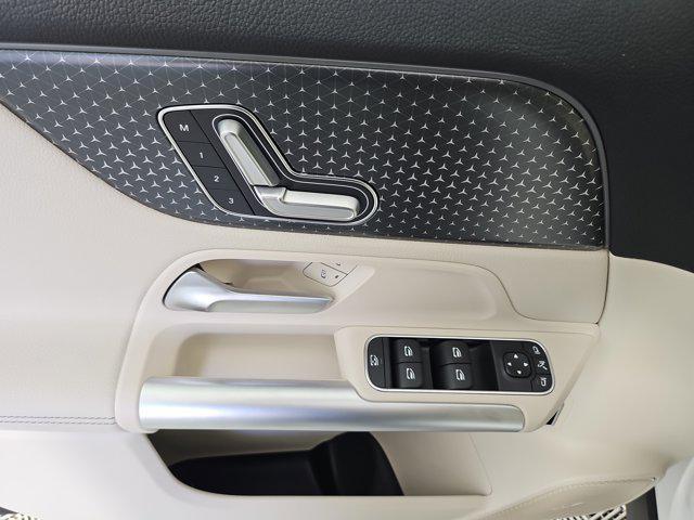 new 2025 Mercedes-Benz GLA 250 car, priced at $46,120
