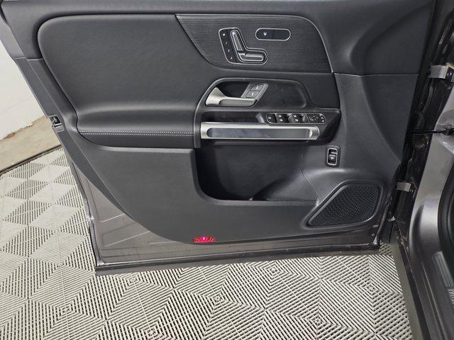 new 2025 Mercedes-Benz GLB 250 car, priced at $50,920