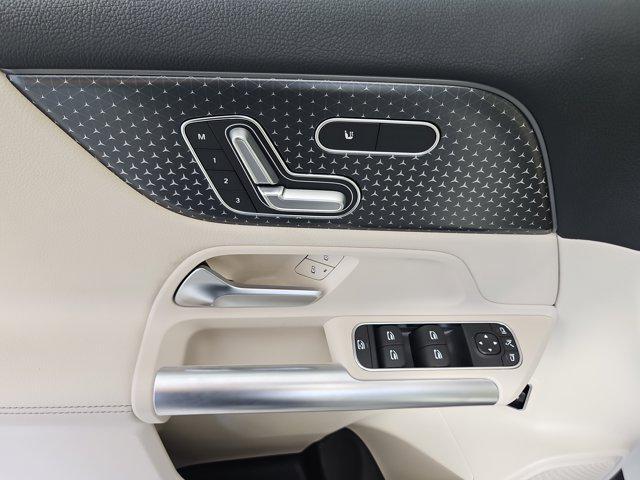 new 2025 Mercedes-Benz GLA 250 car, priced at $47,295