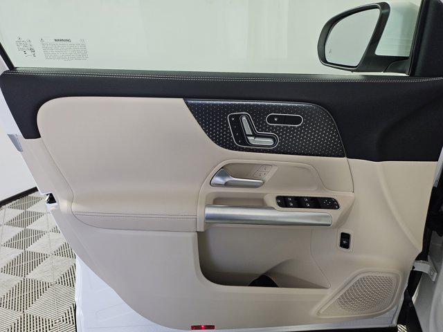 new 2025 Mercedes-Benz GLA 250 car, priced at $47,295