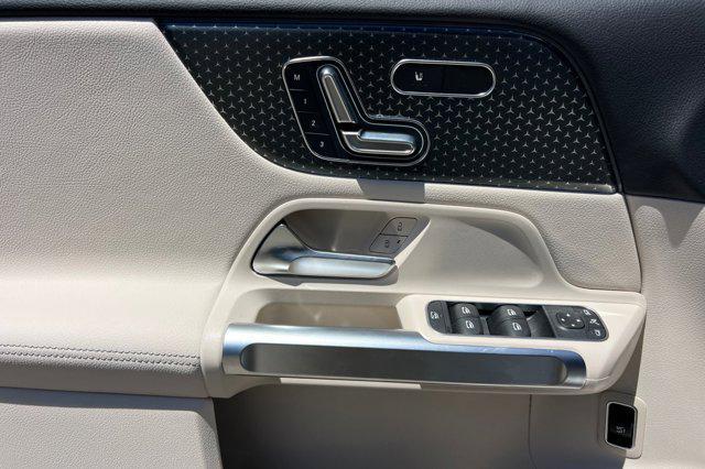 new 2025 Mercedes-Benz GLB 250 car, priced at $47,660