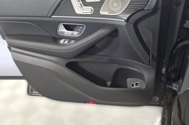 new 2025 Mercedes-Benz GLS 580 car, priced at $126,955