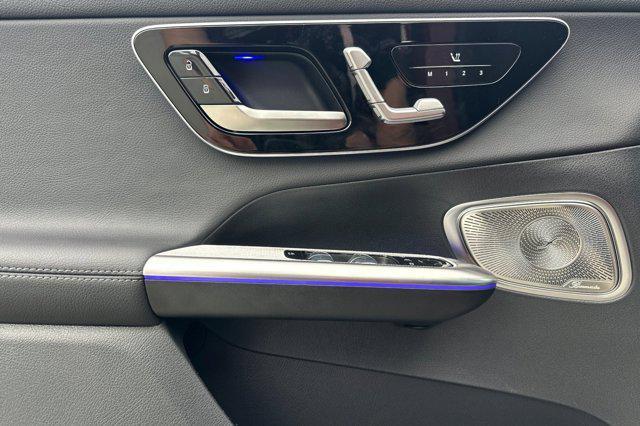 new 2025 Mercedes-Benz GLC 300 car, priced at $59,945
