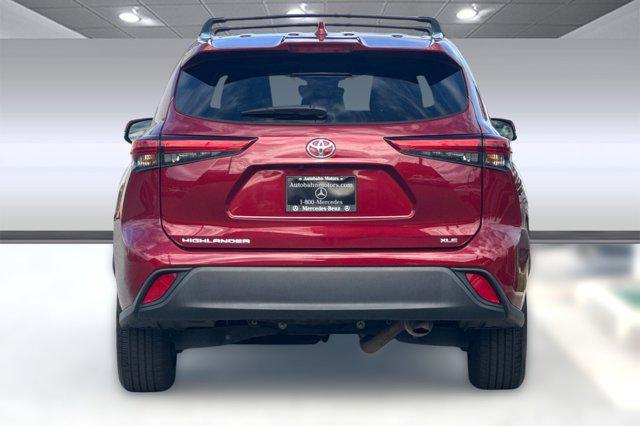 used 2023 Toyota Highlander car, priced at $28,887