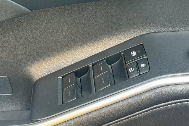 used 2023 Toyota Highlander car, priced at $28,887