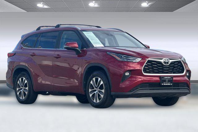 used 2023 Toyota Highlander car, priced at $28,887