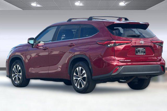 used 2023 Toyota Highlander car, priced at $28,887