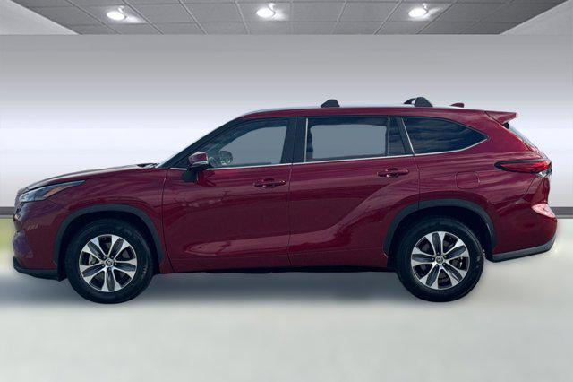 used 2023 Toyota Highlander car, priced at $28,887