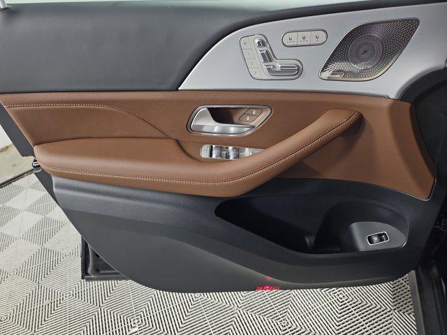 new 2025 Mercedes-Benz GLS 450 car, priced at $92,615