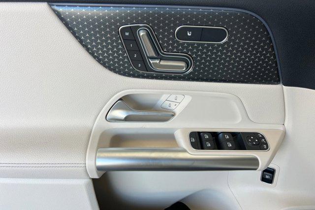 new 2025 Mercedes-Benz GLA 250 car, priced at $47,295