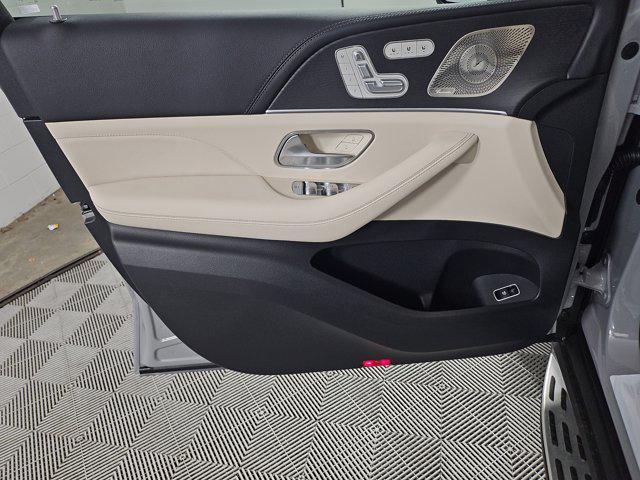 new 2025 Mercedes-Benz GLS 580 car, priced at $134,485