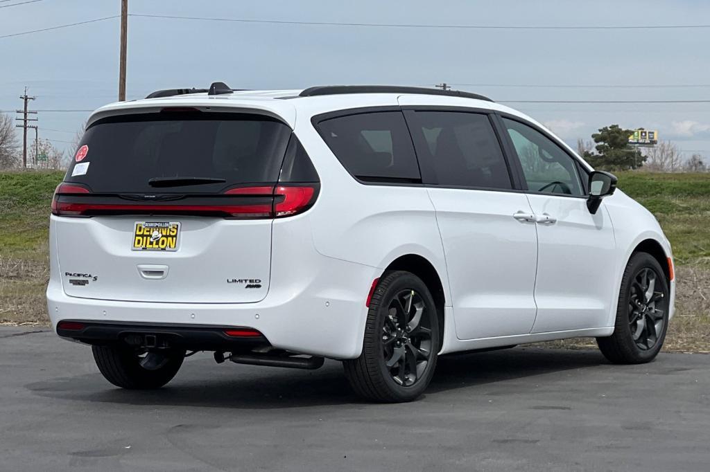 new 2024 Chrysler Pacifica car, priced at $46,037