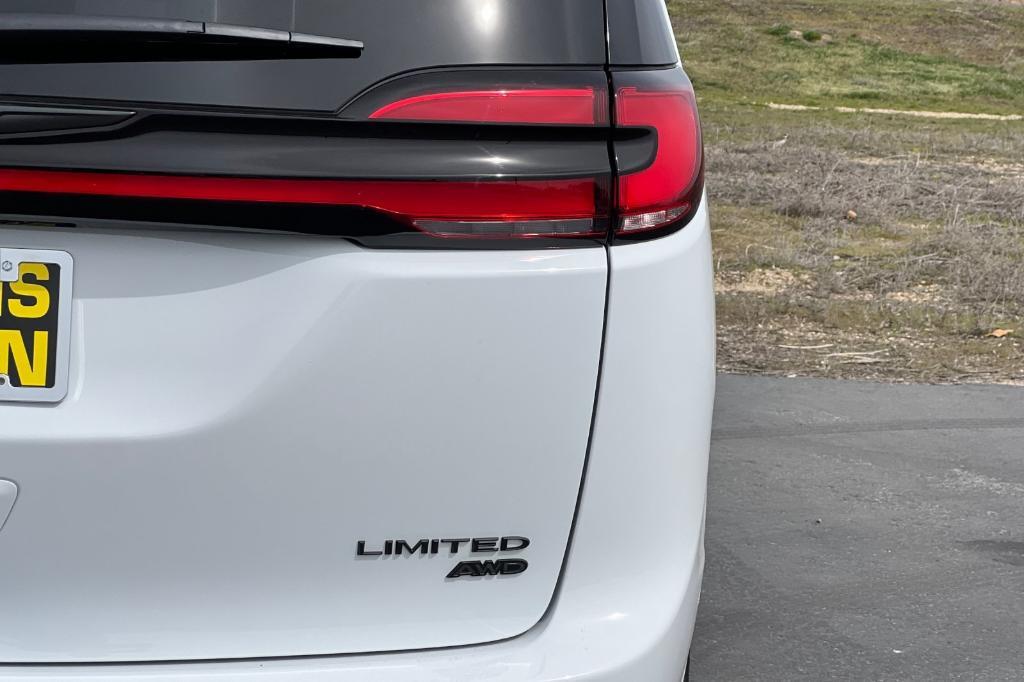 new 2024 Chrysler Pacifica car, priced at $46,037