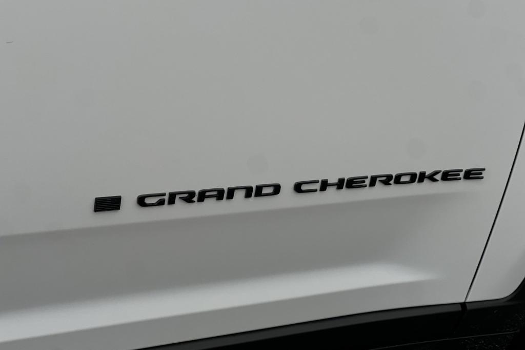 new 2025 Jeep Grand Cherokee car, priced at $39,811