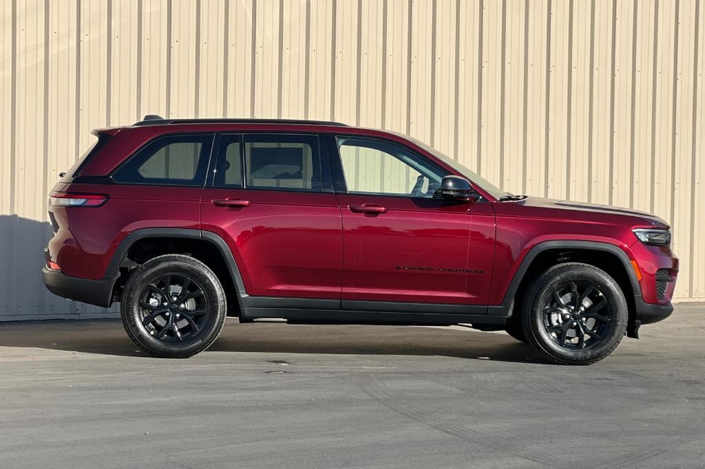 new 2025 Jeep Grand Cherokee car, priced at $44,198