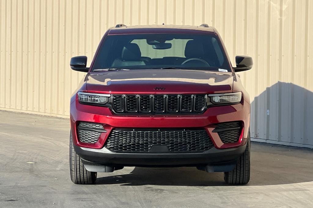 new 2025 Jeep Grand Cherokee car, priced at $44,198