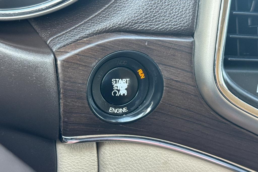 used 2015 Jeep Grand Cherokee car, priced at $15,429