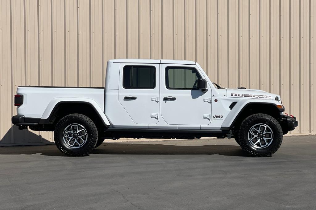 new 2024 Jeep Gladiator car, priced at $51,262