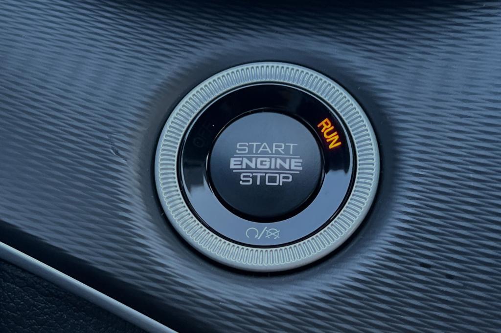 new 2025 Jeep Grand Cherokee car, priced at $41,535