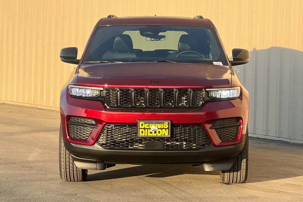 new 2025 Jeep Grand Cherokee car, priced at $40,198