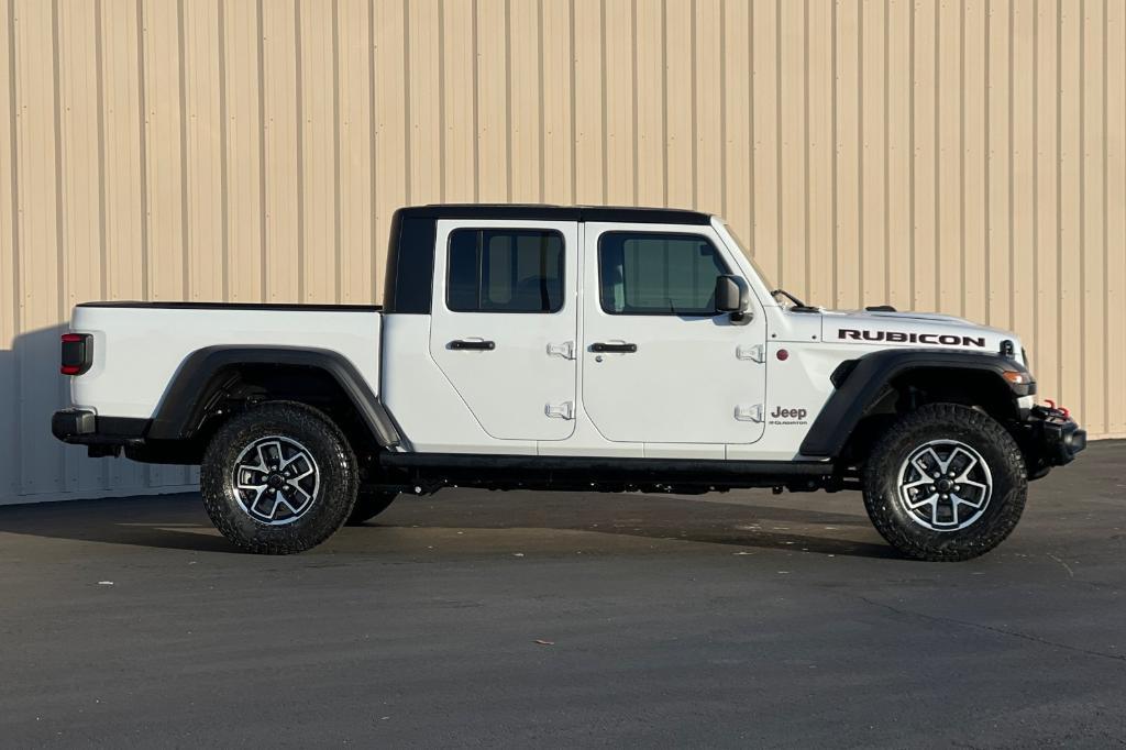 new 2025 Jeep Gladiator car, priced at $55,570