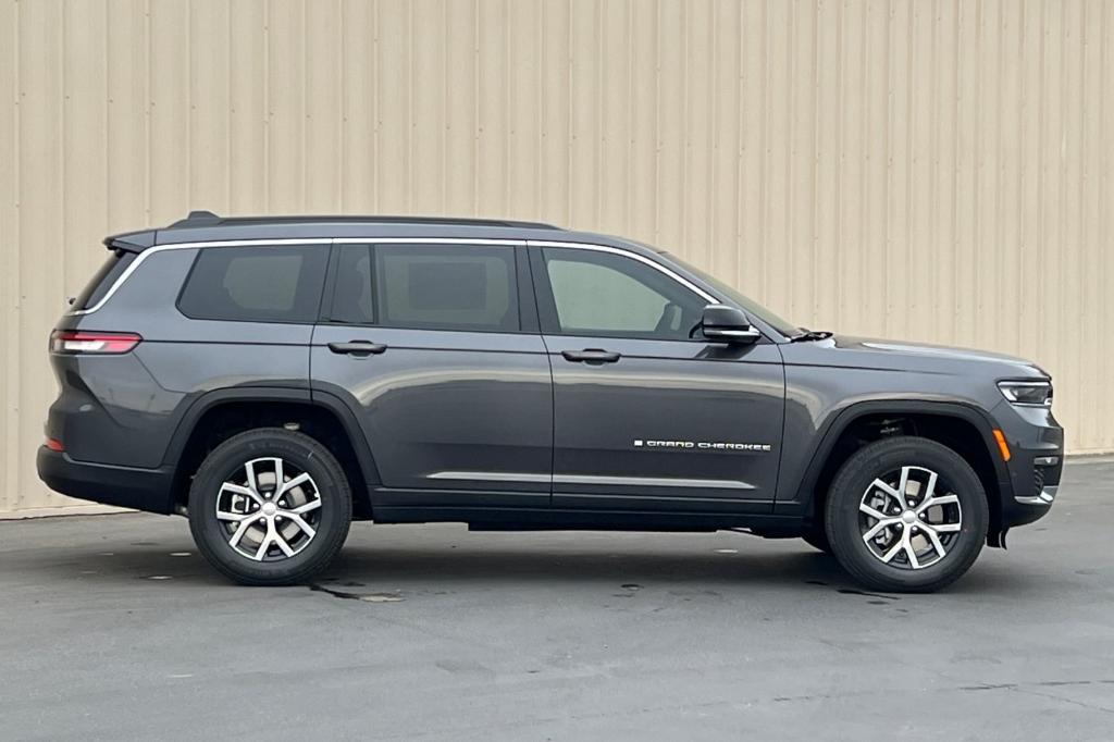 new 2025 Jeep Grand Cherokee L car, priced at $49,377