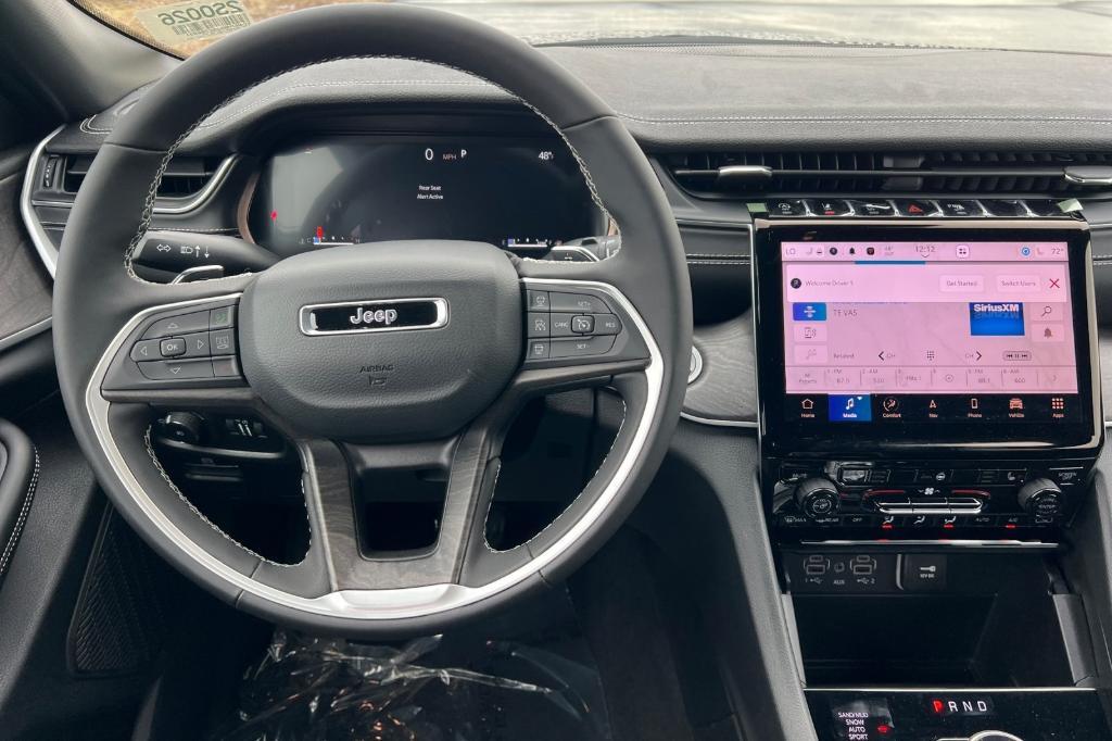 new 2025 Jeep Grand Cherokee car, priced at $43,461