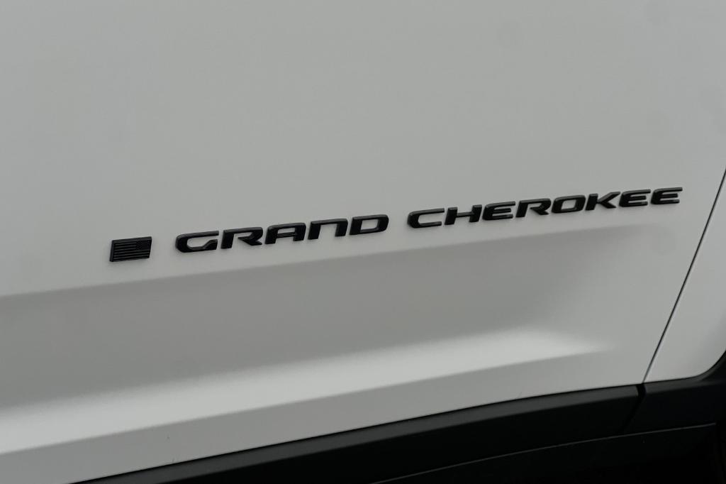 new 2025 Jeep Grand Cherokee car, priced at $43,120