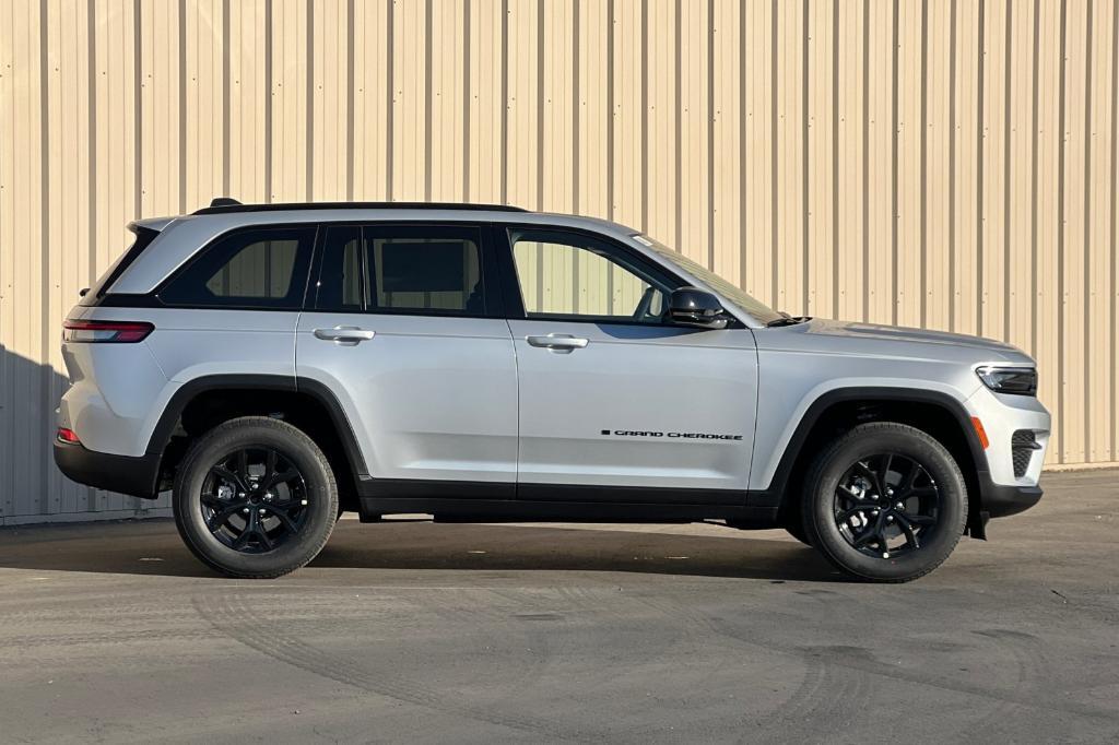 new 2025 Jeep Grand Cherokee car, priced at $40,404