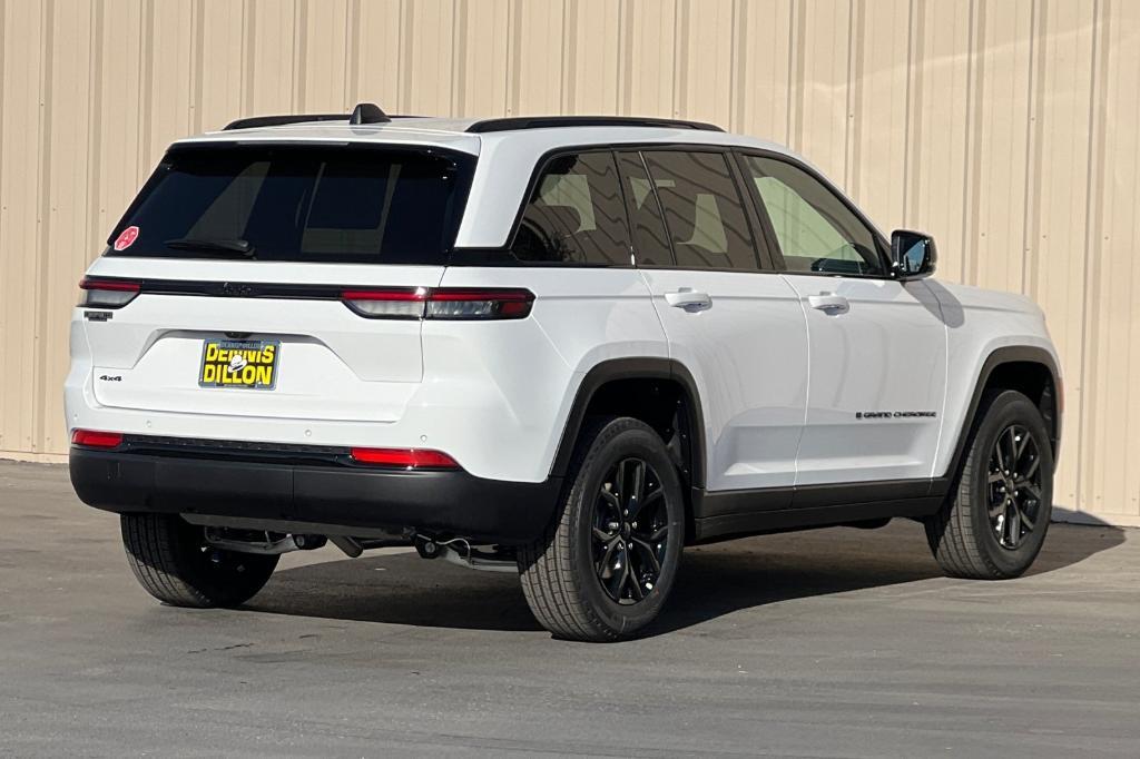 new 2025 Jeep Grand Cherokee car, priced at $43,680