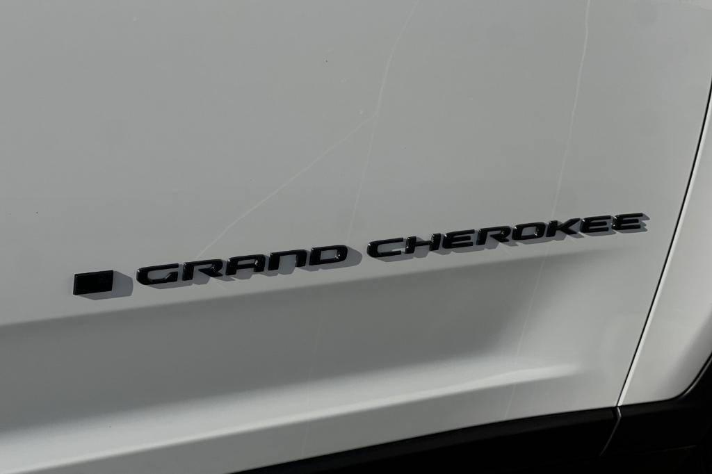 new 2025 Jeep Grand Cherokee car, priced at $43,680