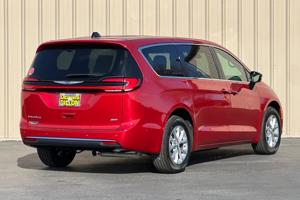 new 2025 Chrysler Pacifica car, priced at $44,084