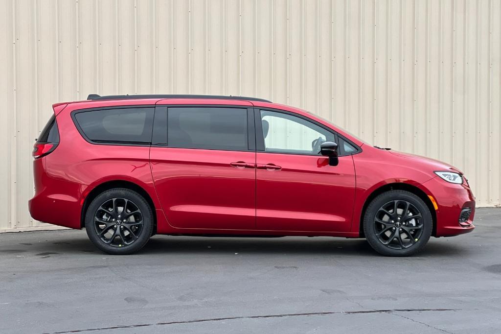 new 2025 Chrysler Pacifica car, priced at $49,630