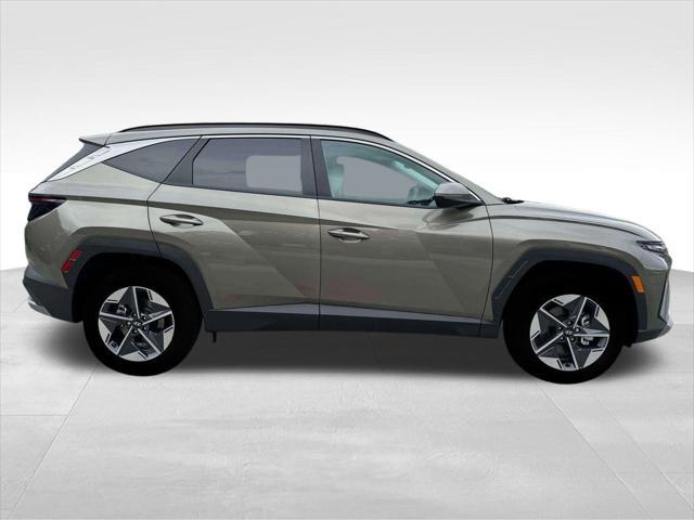 new 2025 Hyundai TUCSON Hybrid car, priced at $37,270